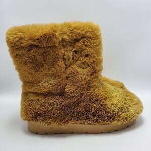 Rouge Helium Fluffy Fury All Fur Winter Cozy Warm Boots Size 9 Tan